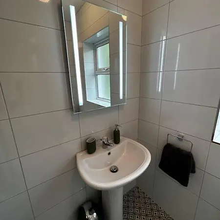 Mary's Place Apartment *